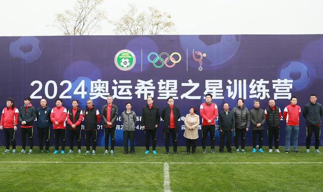 玩3p我被两个男人夹在中间
