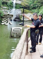 美女扒开尿口和胸洗澡